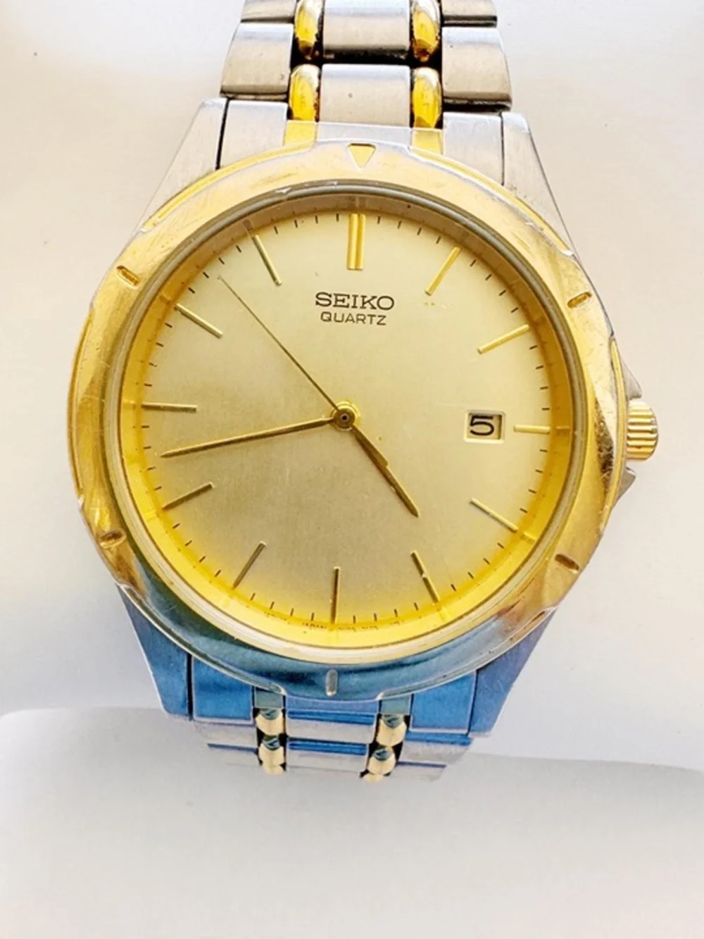 Seiko Quartz Two Tone Watch 35mm Cracked Crystal 7.25”